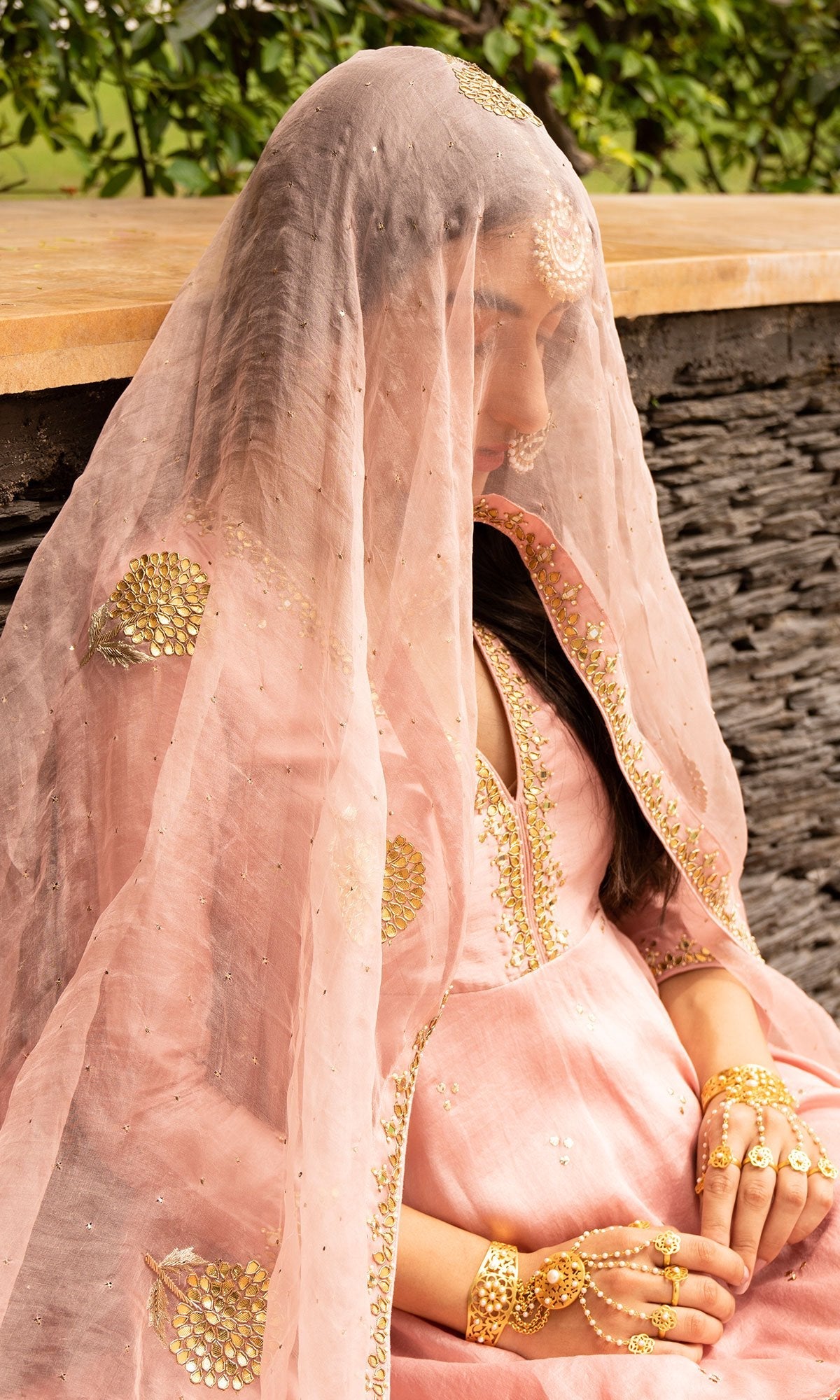 ADITI RAO HYDARI IN JAMAAL SOFT PINK MUKAISH CHANDERI KURTA WITH MUKAISH CHANDERI LEHENGA AND ORGANZA DUPATTA - SET OF 3