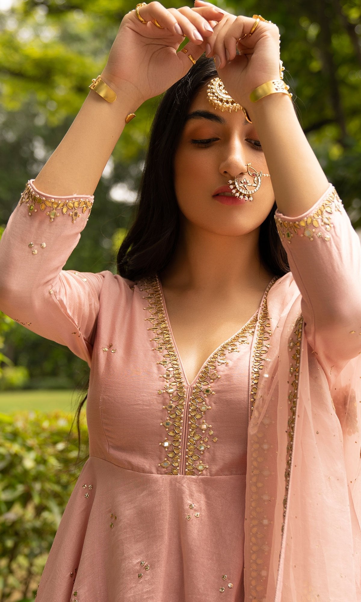 ADITI RAO HYDARI IN JAMAAL SOFT PINK MUKAISH CHANDERI KURTA WITH MUKAISH CHANDERI LEHENGA AND ORGANZA DUPATTA - SET OF 3