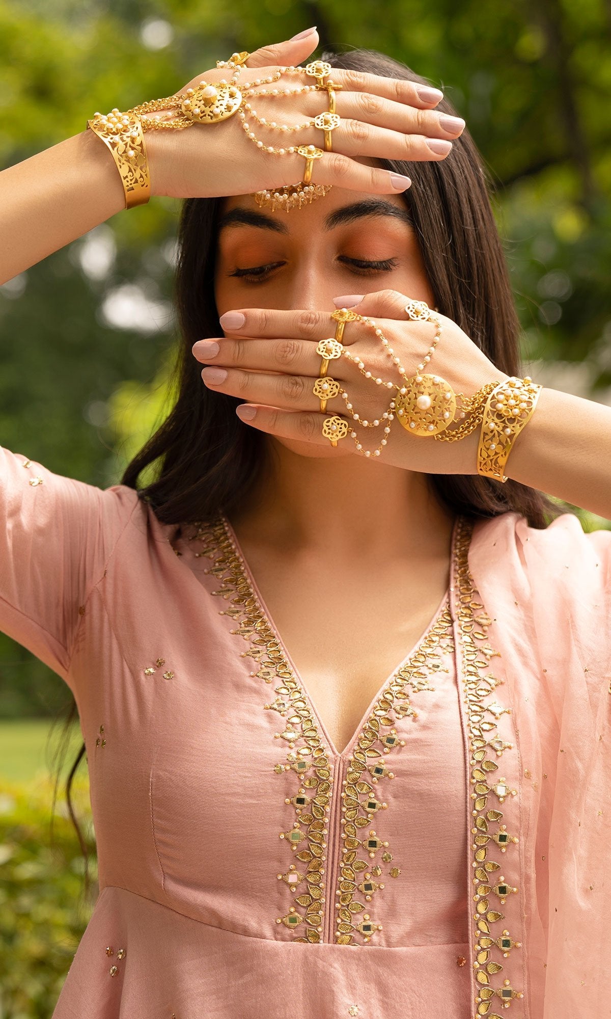 ADITI RAO HYDARI IN JAMAAL SOFT PINK MUKAISH CHANDERI KURTA WITH MUKAISH CHANDERI LEHENGA AND ORGANZA DUPATTA - SET OF 3