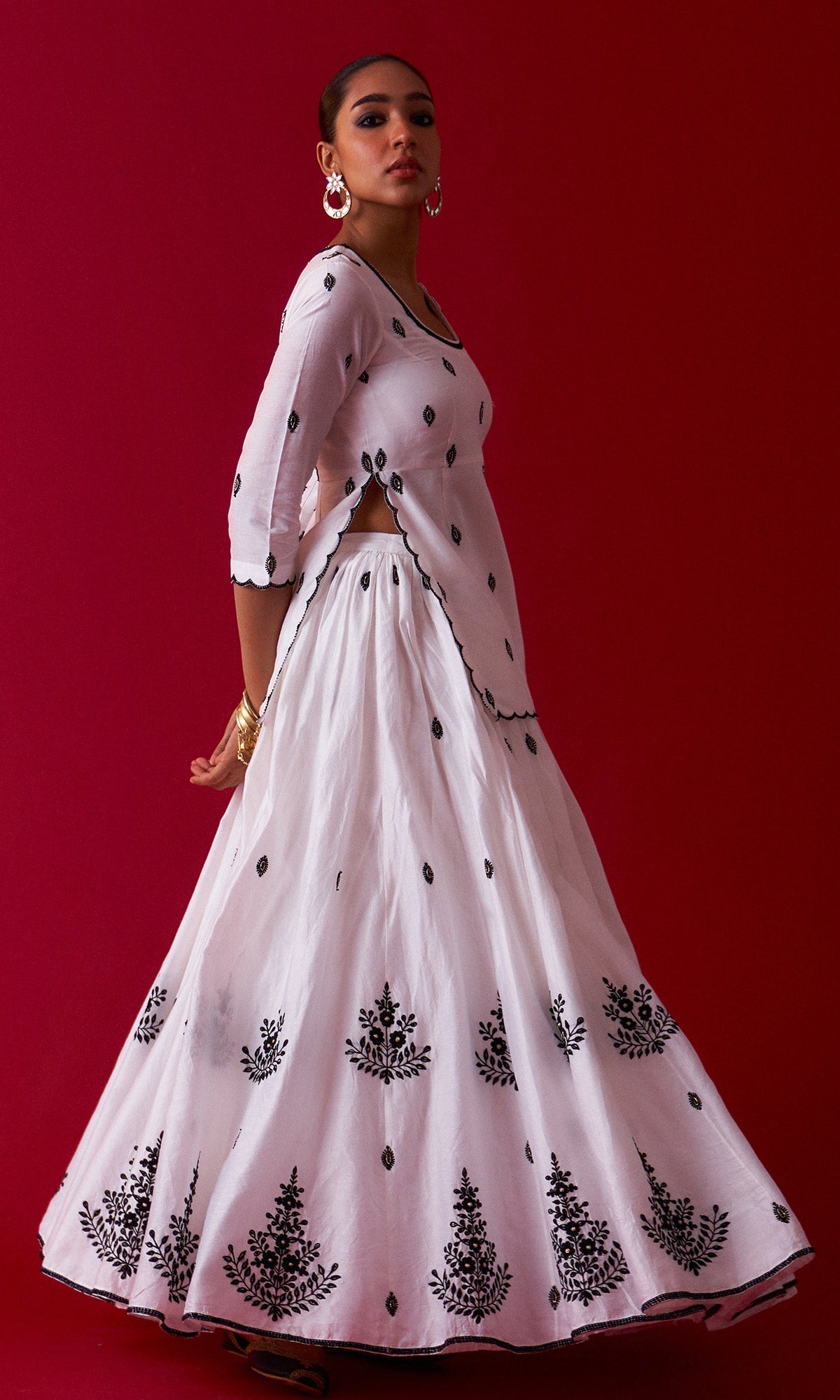 Rooh-e-daari White Embroidered Lehenga With Short Kurti And Dupatta Set Of 3