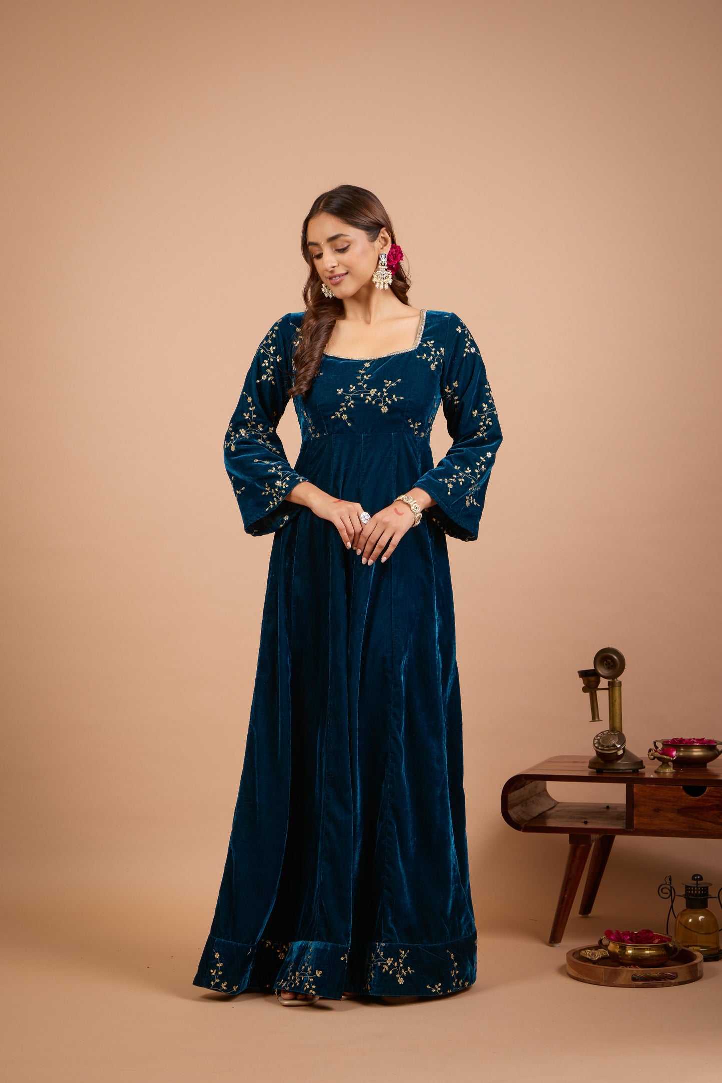 Nazaakat Jugni Bahamas Glow Velvet Anarkali