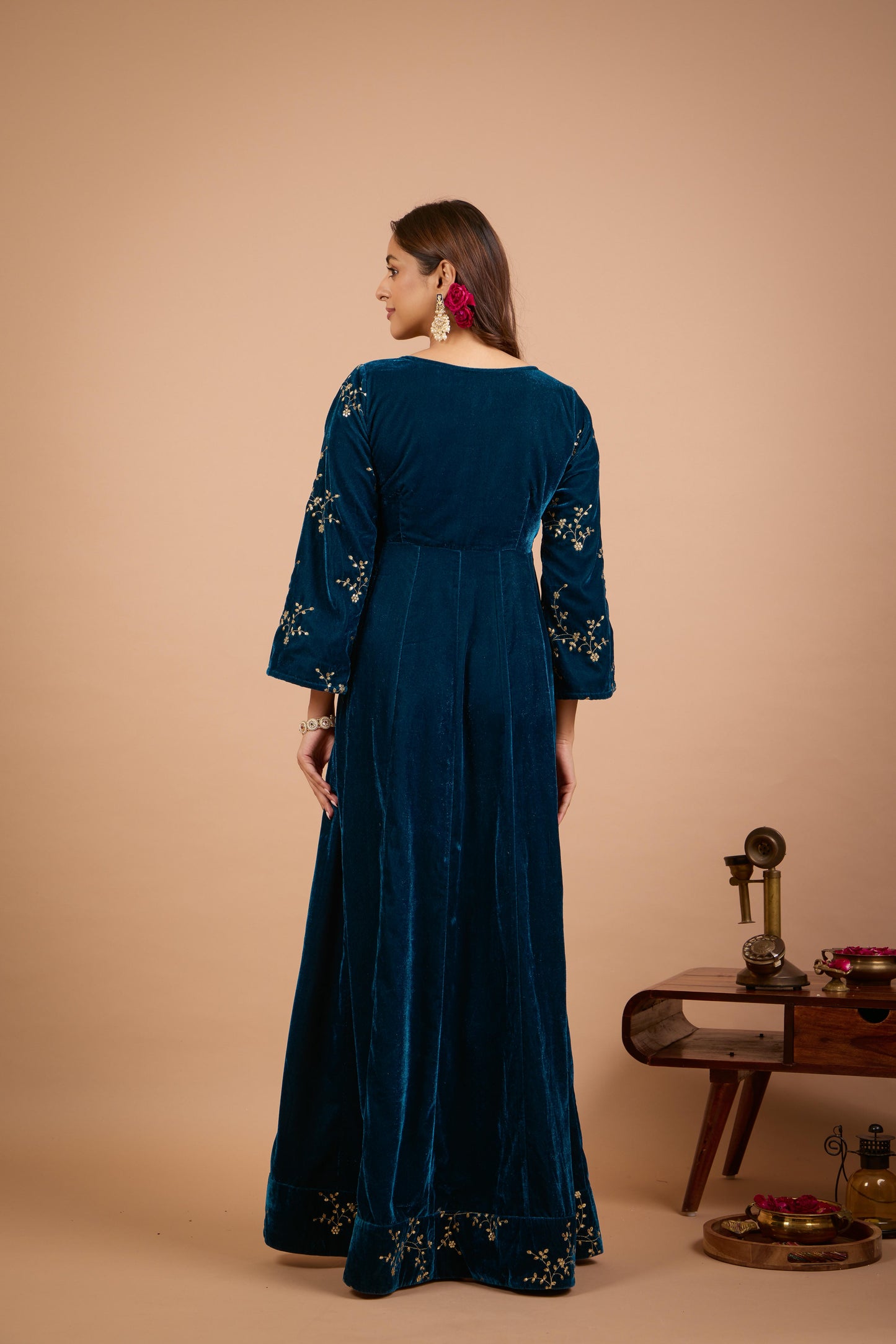 Nazaakat Jugni Bahamas Glow Velvet Anarkali