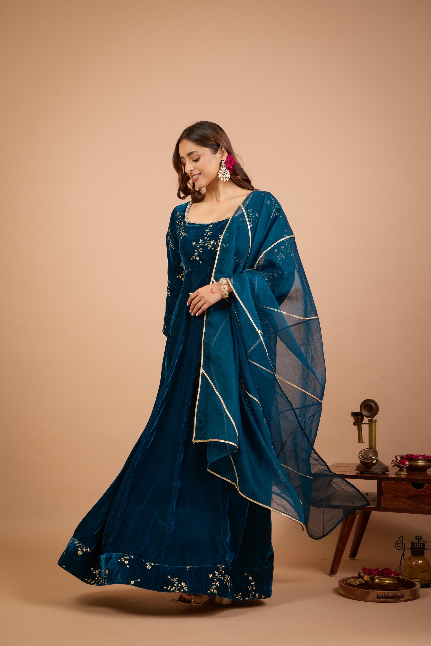 Nazaakat Jugni Bahamas Glow Velvet Anarkali Set