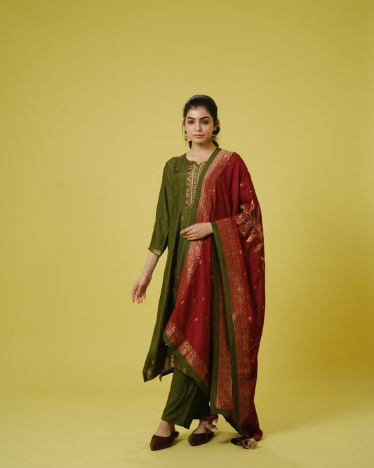 Green 3/4th Sleeves Chanderi Banarasi Print, Mirror Work Calf Length Kurta Set - With Dupatta
