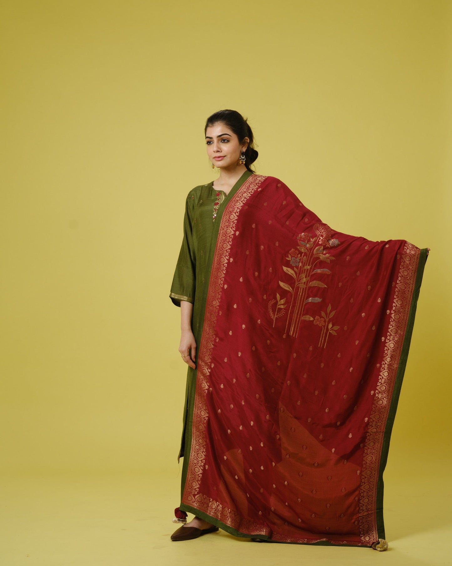 Green 3/4th Sleeves Chanderi Banarasi Print, Mirror Work Calf Length Kurta Set - With Dupatta