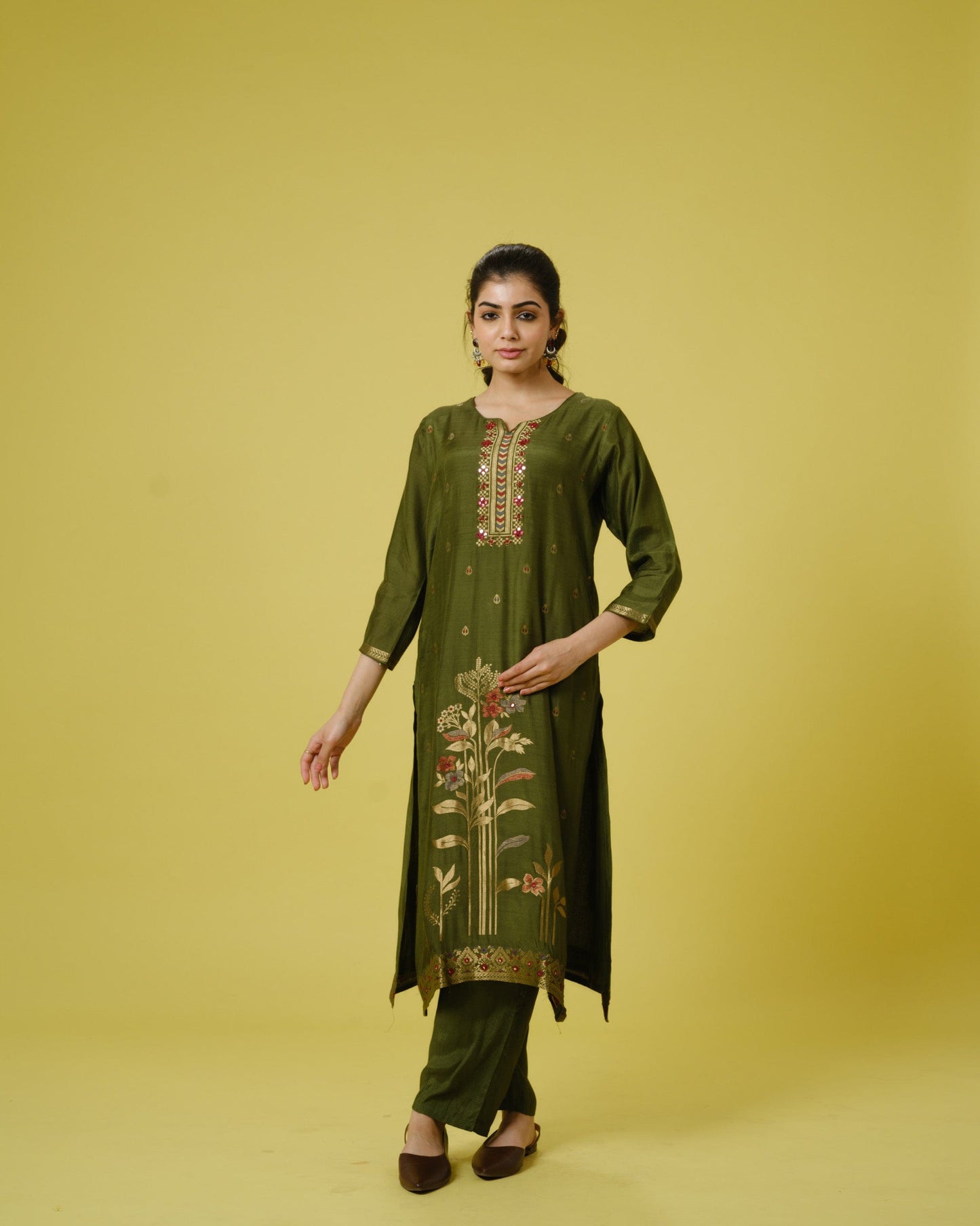 Green 3/4th Sleeves Chanderi Banarasi Print, Mirror Work Calf Length Kurta Set - With Dupatta