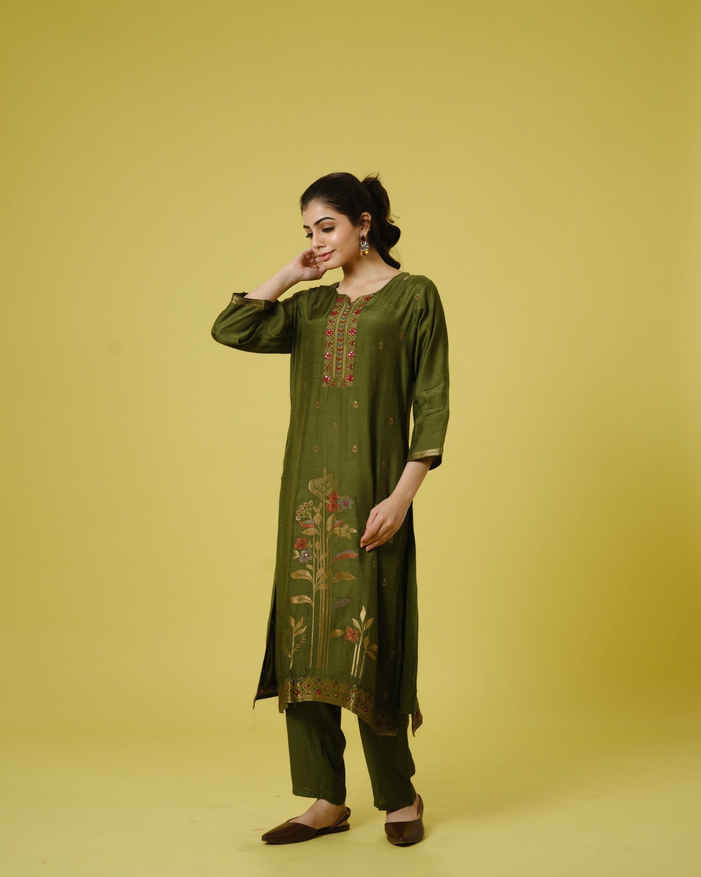 Green 3/4th Sleeves Chanderi Banarasi Print, Mirror Work Calf Length Kurta Set - With Dupatta