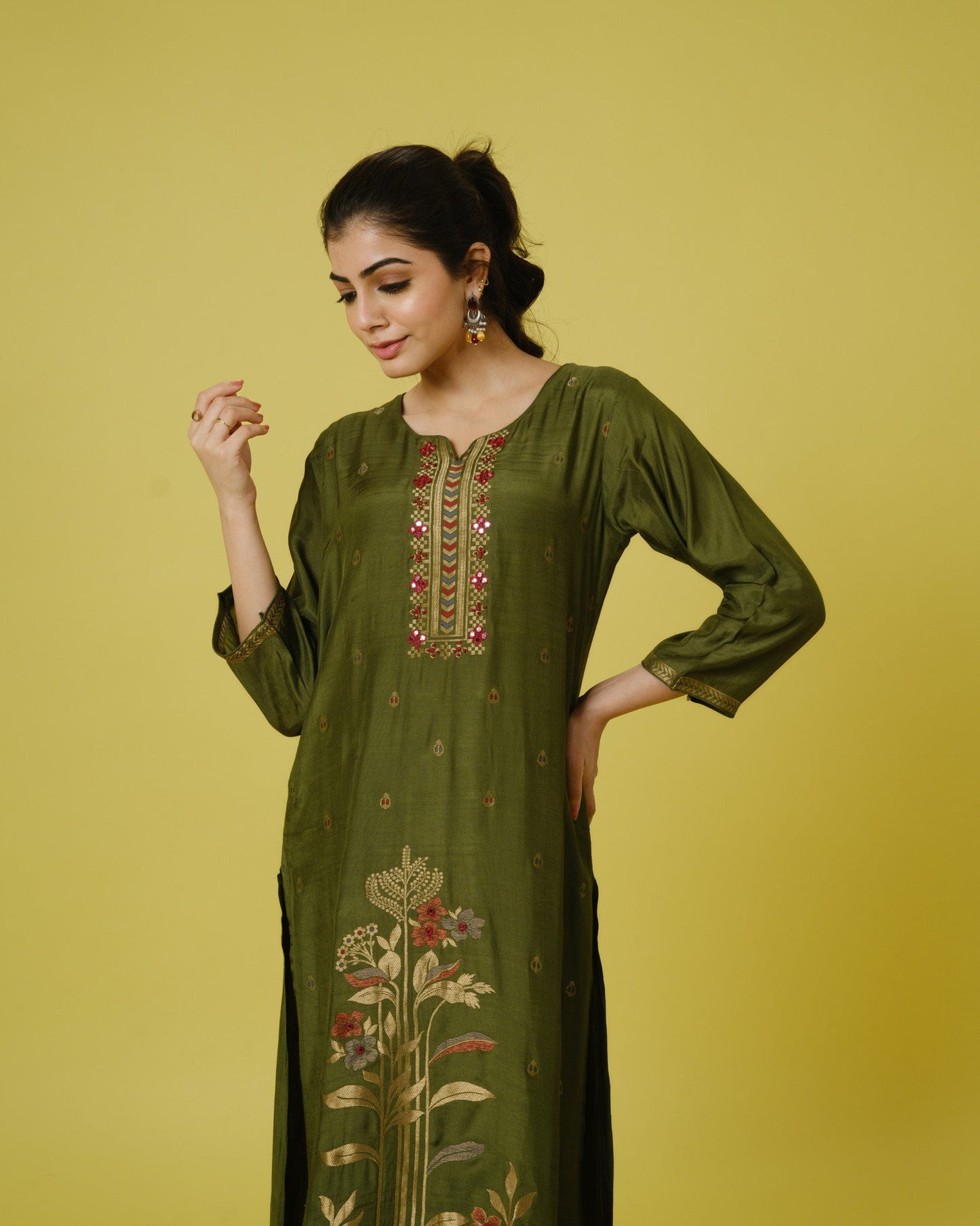 Green 3/4th Sleeves Chanderi Banarasi Print, Mirror Work Calf Length Kurta Set - With Dupatta
