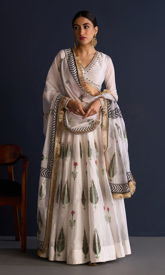 Rasiya White Block Print Lehenga With Blouse And Dupatta (Set Of 3)